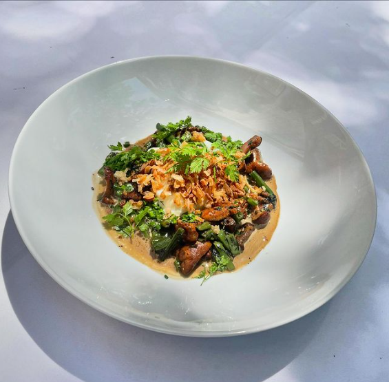 Onsen-Ei auf Bohnenragout